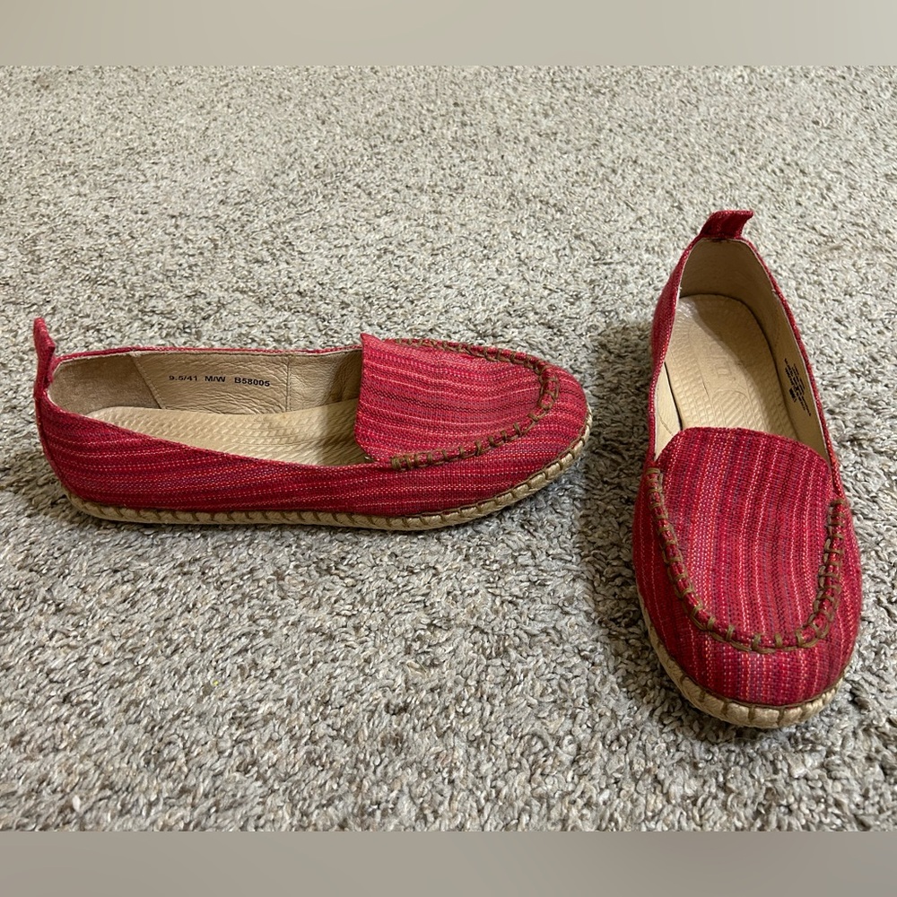Born Sitton Tweed Fabric Flats Women’s Red Slip-On Espadrille Loafers Size 9.5